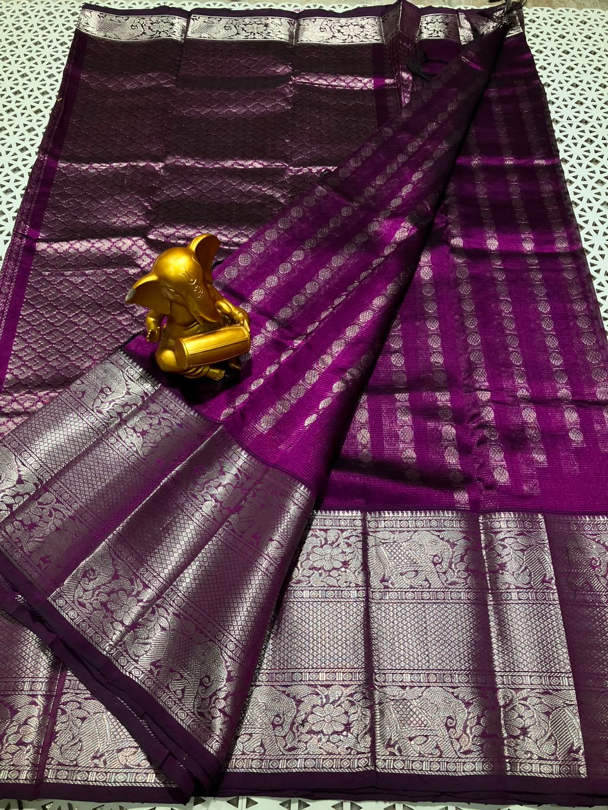 *Material*:Mangalagiri Pattu by cotton
*Model*:Kanchi border checks and butta Pattu sarees
Contrast pallu and blouses 
Running pallu and blouses 