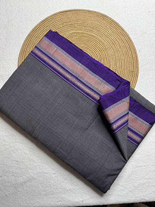 Cotton saree Chikki paras
Material - cotton by cotton 
Border - Chikki  border 
Saree Name - Ilkal cotton Chikki  sarees
Pallu - silk pallu 
Blouse -running
Handloom -yes
Saree length- 6.2
