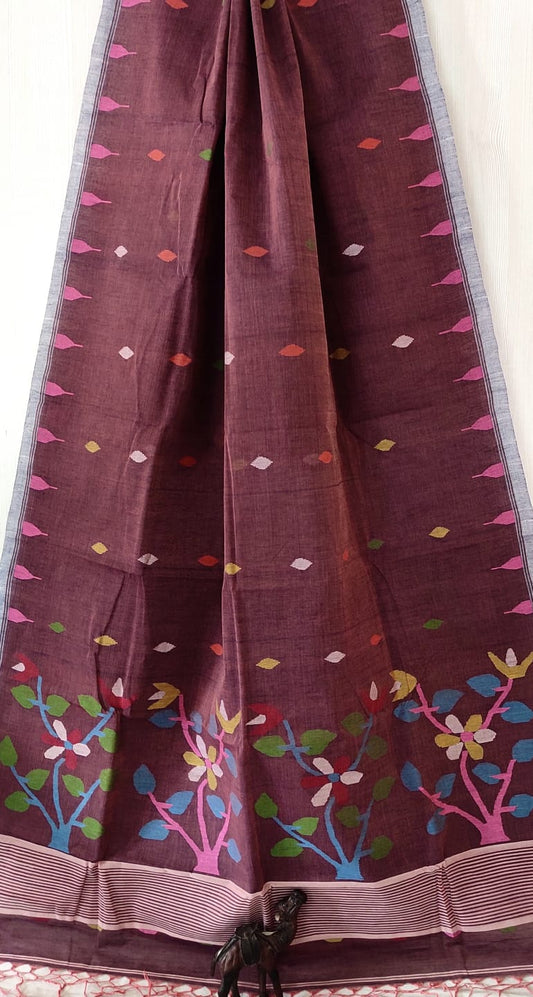Very exclusive,Beautiful 100 Count pure 
Cotton by Cotton Hand Spoon jamdani 
with temple border with very 
elegant jamdani motif pallu
Without bp