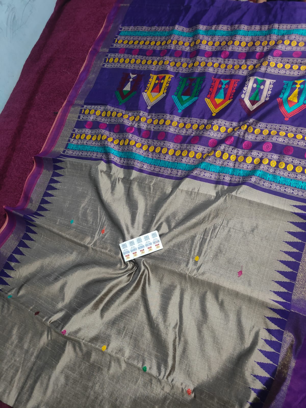 *Pure raw silk handloom   Dolabedi temple border saree with contrast blouse*
Silk mark certified 