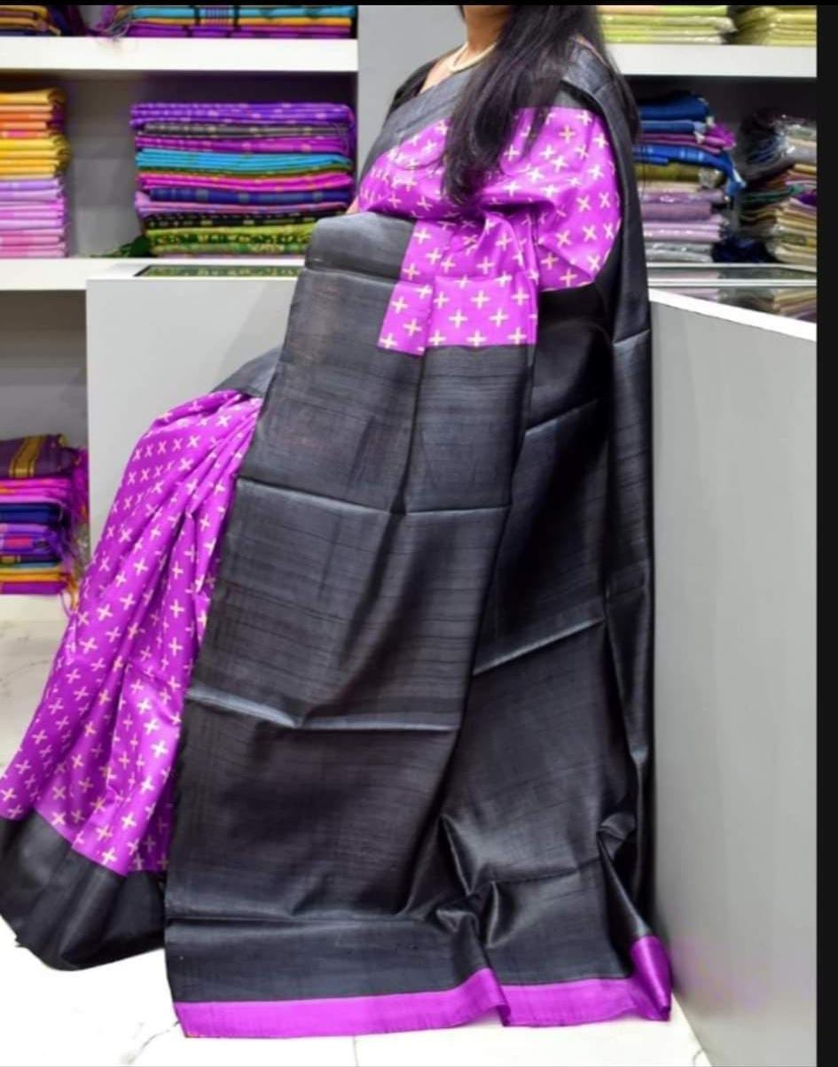 🪴New Design Of  Tussar By Ghicha Screen Print Silk Saree 
All Saree Comes  R Matching 
 Saree. Colour Tassels.
Hand Loom. Saree ..
Running Blouse..Pc ( Saree's Colour)
💯% Silk Saree Comes.With Silk Mark  Certificate (Tag)
Quality 💯% Assured