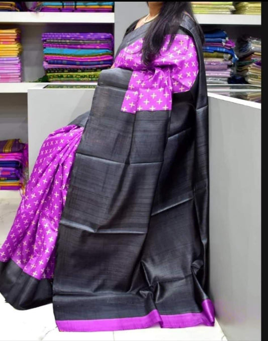 🪴New Design Of  Tussar By Ghicha Screen Print Silk Saree 
All Saree Comes  R Matching 
 Saree. Colour Tassels.
Hand Loom. Saree ..
Running Blouse..Pc ( Saree's Colour)
💯% Silk Saree Comes.With Silk Mark  Certificate (Tag)
Quality 💯% Assured