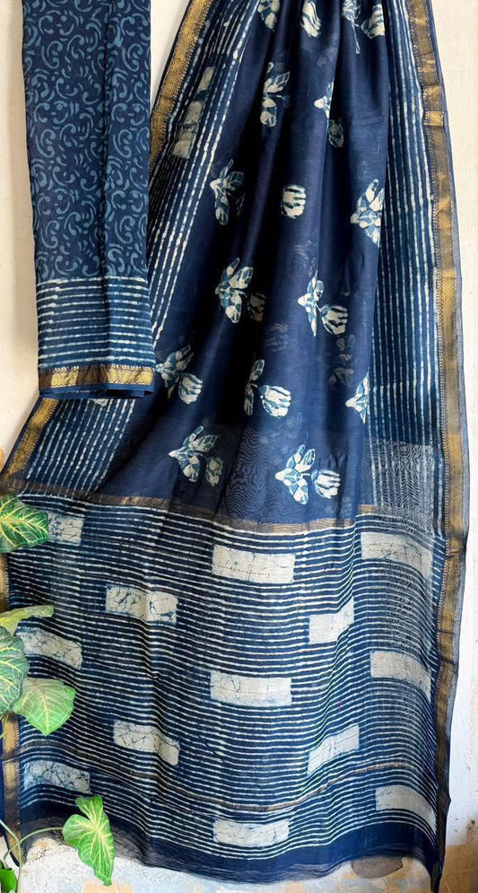 🍁Beautifully Crafted Maheshwari Silk Saree  collection🍁
 Specially Designed in Bagru  jahota rapid dabu hand block print
100% Natural Dye
Fabric : Maheshwari Silk 
Length : 5.5 Meters
Blouse Piece : 0.90 Meter