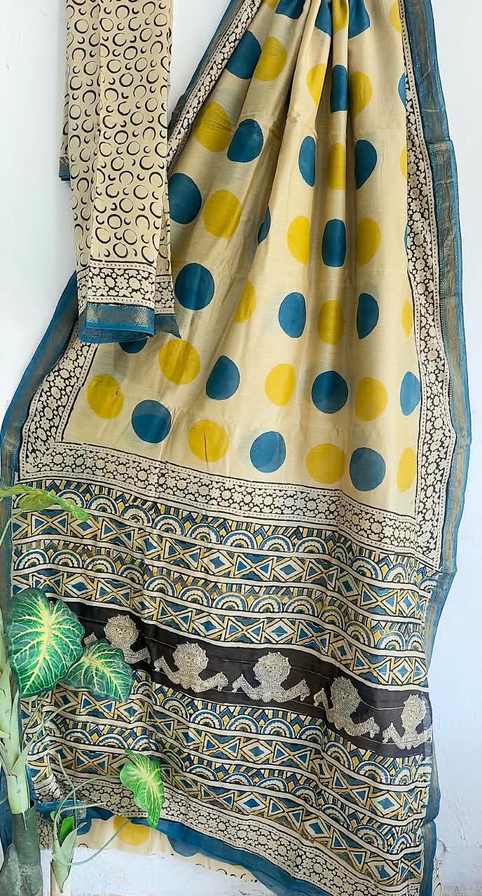 🍁Beautifully Crafted Maheshwari Silk Saree  collection🍁
 Specially Designed in Bagru  jahota rapid dabu hand block print
100% Natural Dye
Fabric : Maheshwari Silk 
Length : 5.5 Meters
Blouse Piece : 0.90 Meter
