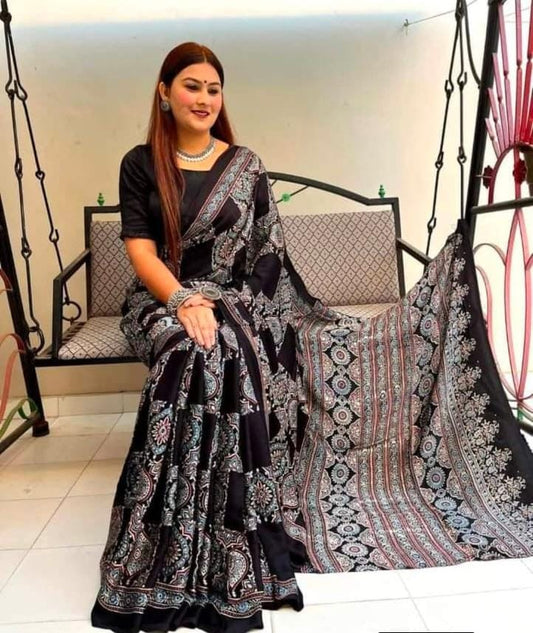 
🥻 Pure Modal Silk  Saree 🥻
🏕️ Natural / Vegetable Dyeing with Ajrakh Hand-Block Print

📦 All pics available
🎨 New colours / new patterns added 6.50...Full  saree  ..45..with 
