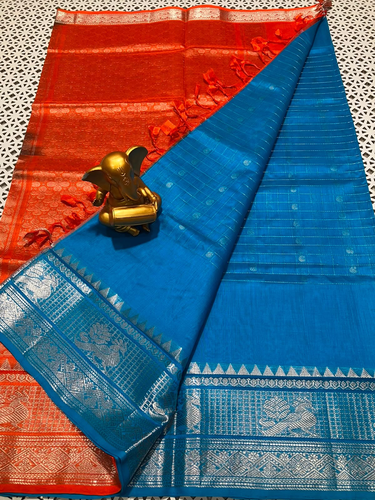*Material*:Mangalagiri Pattu by cotton
*Model*:Kanchi border checks and butta Pattu sarees
Contrast pallu and blouses 
Running pallu and blouses 