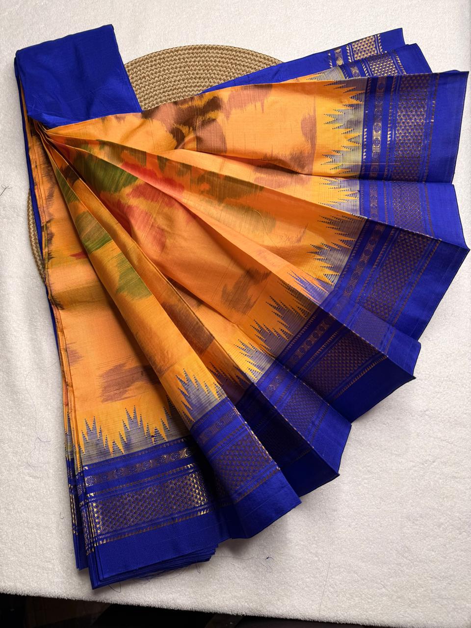 Material - pure silk 
Border - chikki paras
Saree Name -ilkal pure silk horizontal and also vertical stripes jari with temple border saree
Pallu -silk pallu
Blouse -contrast
Handloom -yes
Saree length- 6.2