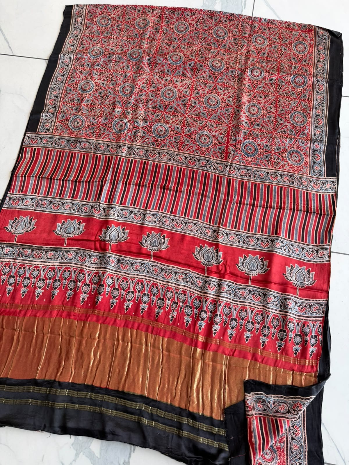 New Arrival Premium Modal Silk 2pc Suit
Top – Modal Silk (2.50 mtr)
Dupatta – Modal Silk (2.50 mtr)
Vanaspati Ajrakh
Kutch Ajrakh Elegant look | Premium Quality | Festive & Party Wear
