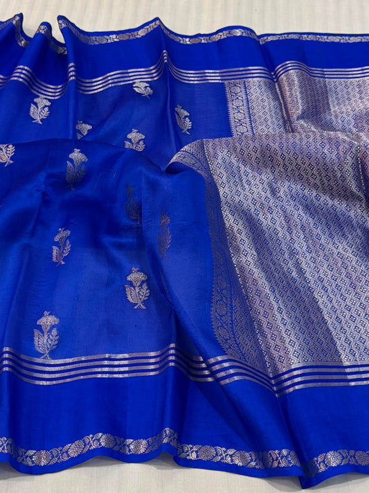 Exclusive Pure Katan Silk Handloom Saree
All-Over Alfi Boota | Kaduwa Border | Pista Zari Work
Rich Pallu | Running Blouse | Silk Mark Certified
Lightweight, Smooth & Soft