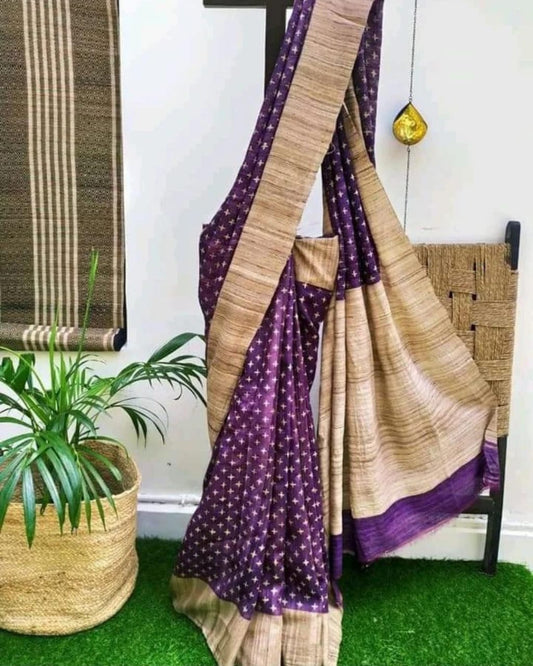 🪴New Design Of  Tussar By Ghicha Screen Print Silk Saree 
All Saree Comes  R Matching 
 Saree. Colour Tassels.
Hand Loom. Saree ..
Running Blouse..Pc ( Saree's Colour)
💯% Silk Saree Comes.With Silk Mark  Certificate (Tag)
Quality 💯% Assured