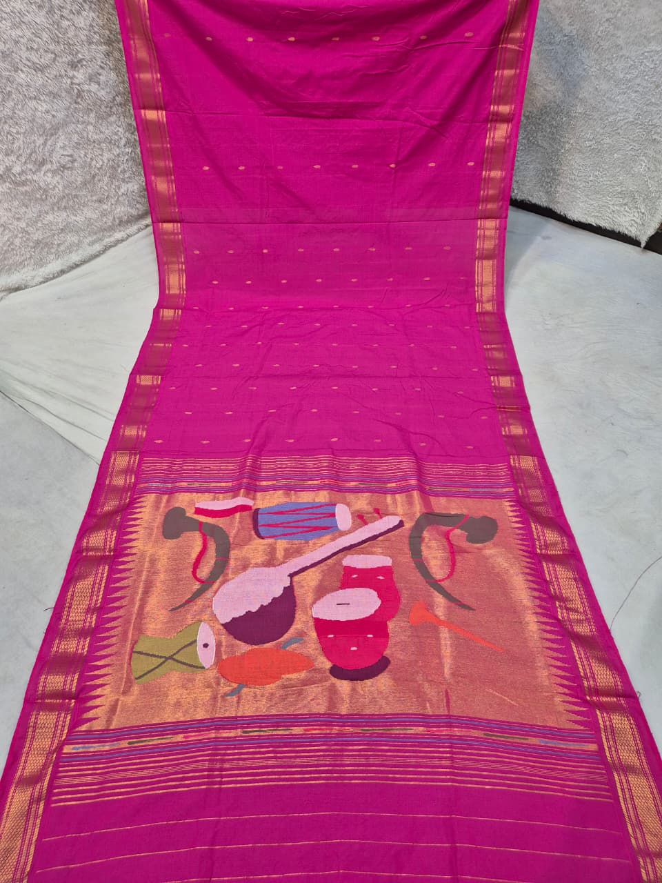 Yeola cotton paithani*
Pure cotton 
Handloom saree
Traditional Narali border 
Running blouse 
Shoulder butta 