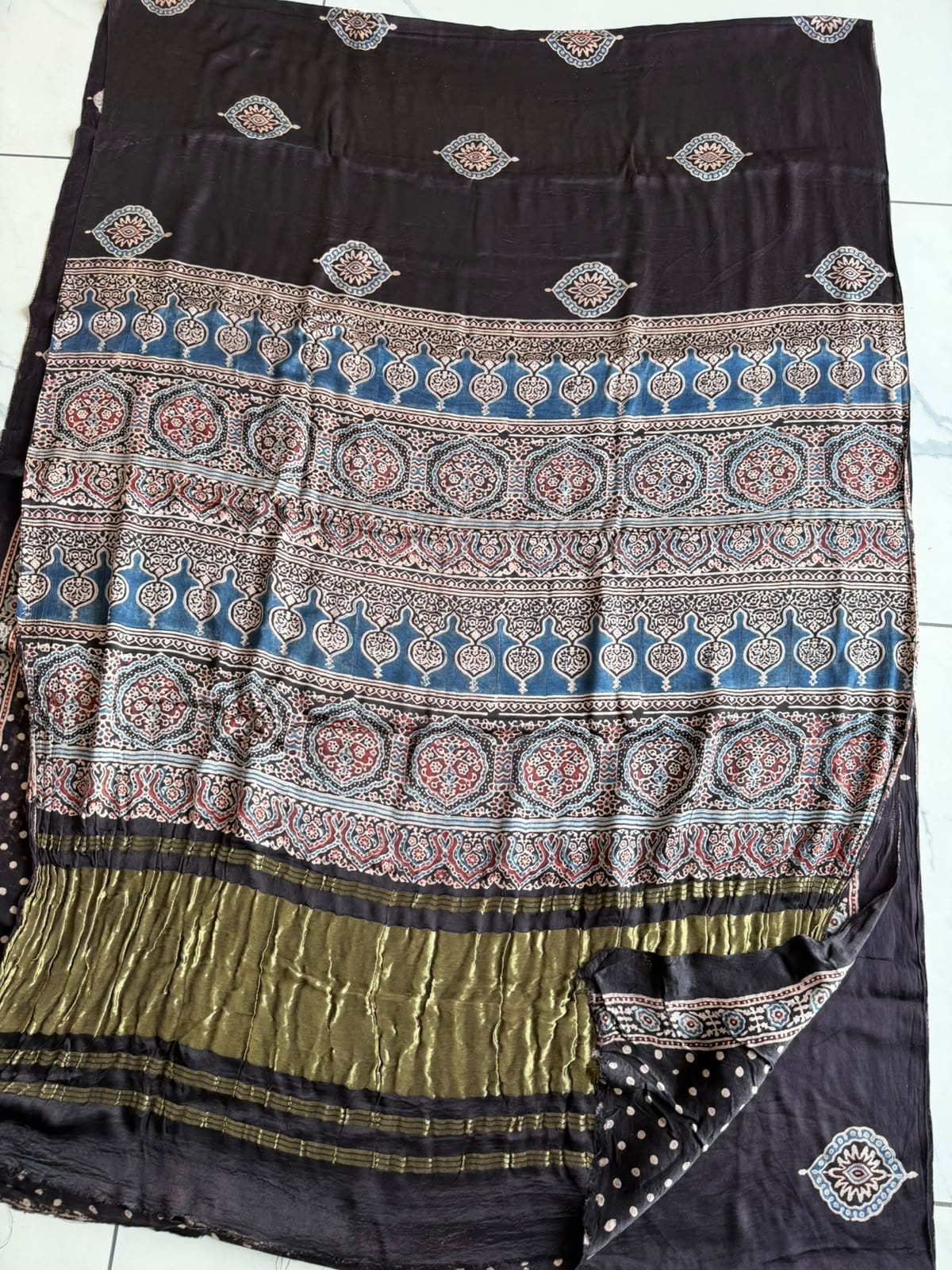 New Arrival Premium Modal Silk 2pc Suit
Top – Modal Silk (2.50 mtr)
Dupatta – Modal Silk (2.50 mtr)
Vanaspati Ajrakh
Kutch Ajrakh Elegant look | Premium Quality | Festive & Party Wear
