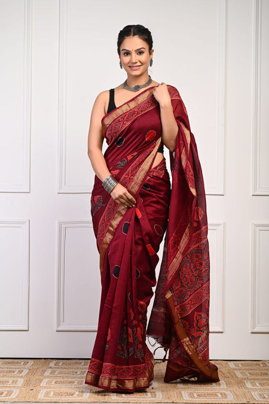 🍁new arrival🍁
Naspal pomegranate print 
👌Maheswari silk saree👌
Hand block printed Maheswari silk sarees with blouse
Size- 6.5 with blouse
Quality- silk by silk
Approx weight- 470 gram
👉Pure hand block
 