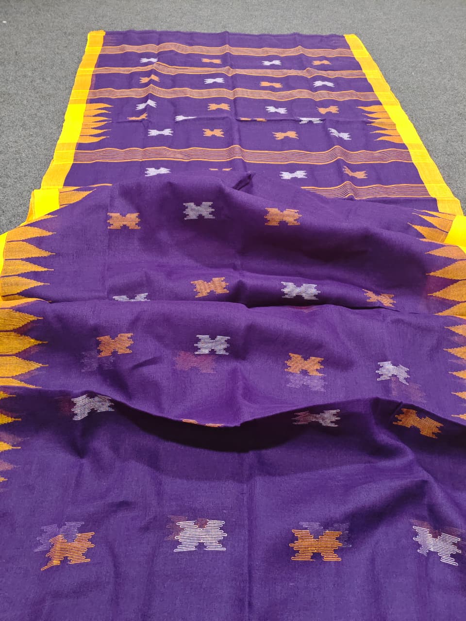 Authentic handloom 
monipuri cotton saree
With bp