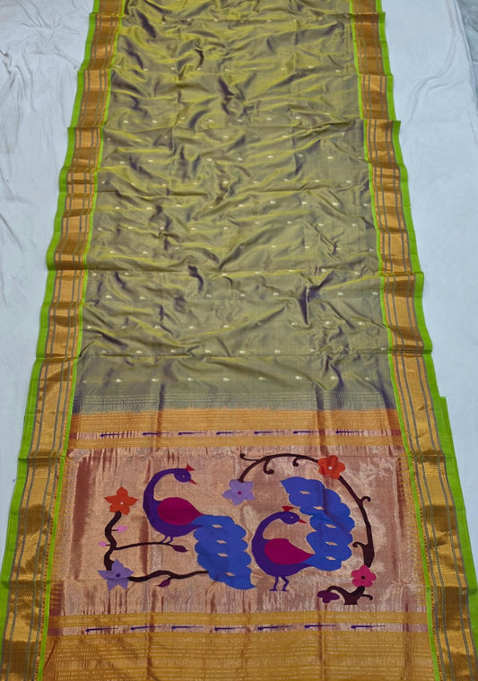 *Yeola Paithani*
Pure Silk 
Fancy pallu 
💯 Handwoven 
Silkmark Certified 
Shoulder Buttis 
Quality Weaving 👌🏼 
With Running Blouse 
