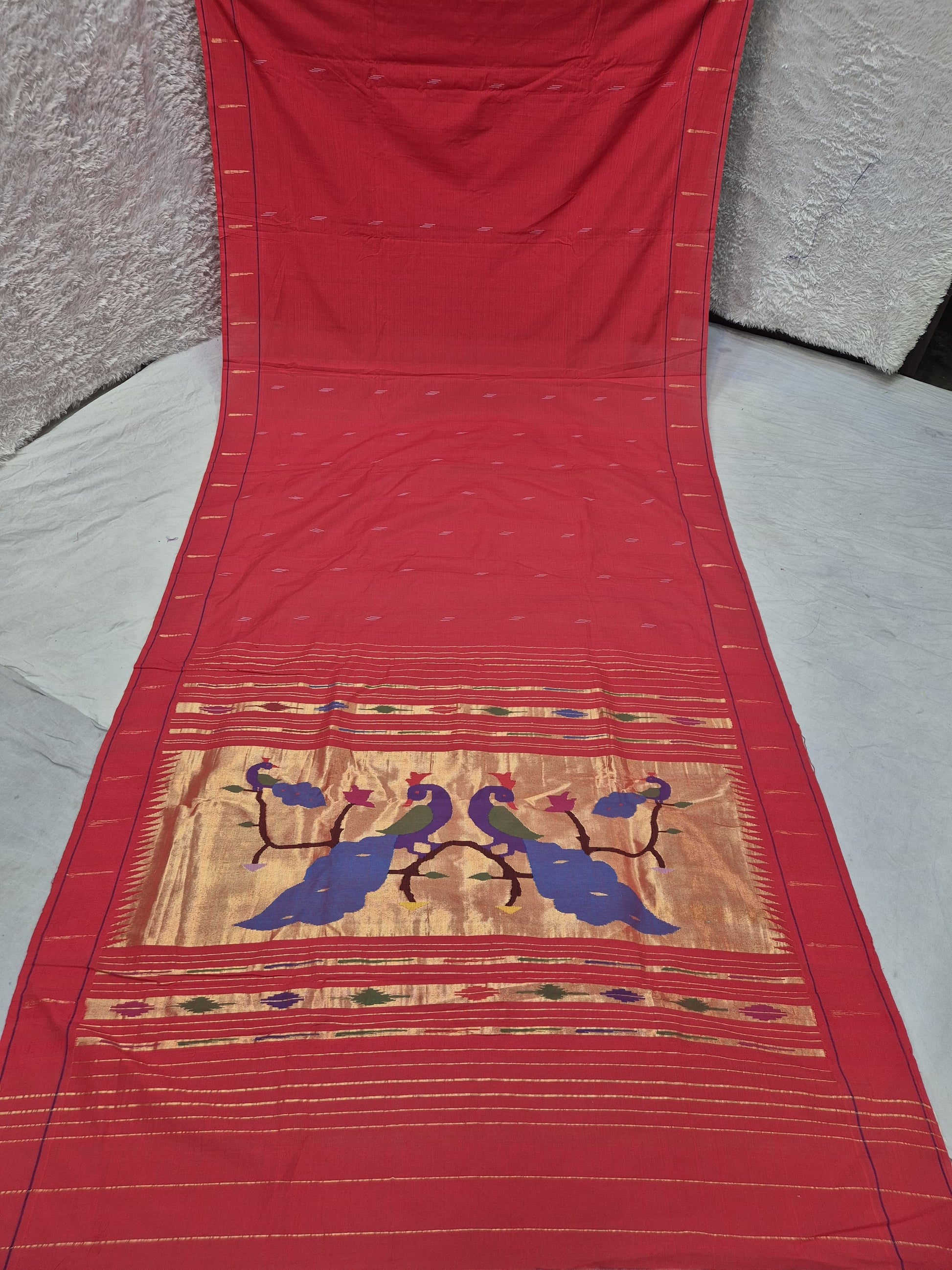 Ek muniya 
cotton handwoven
 paithanis
