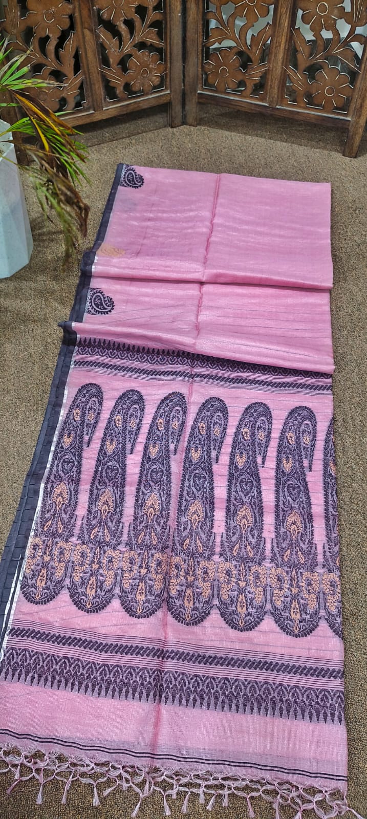 Tissu tussar jamdani
Pure gachi tussar
With bp

