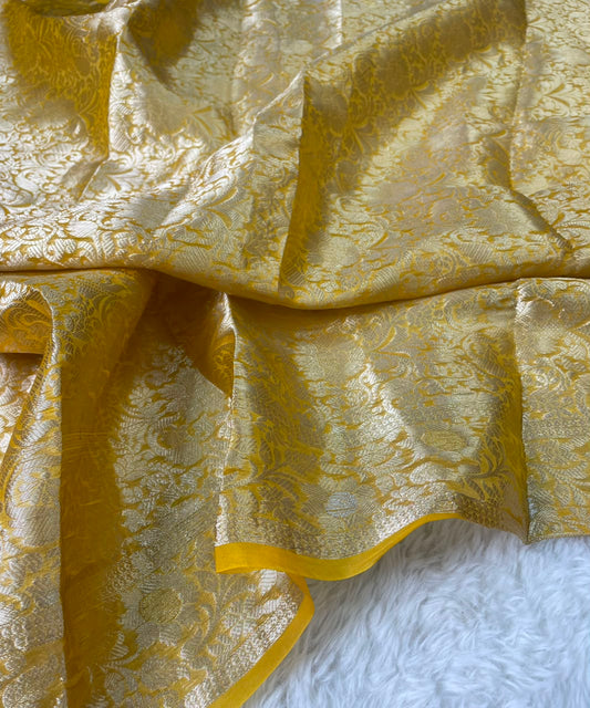 Pure Banarasi Kora Organza Arashi Dyed Saree ✨
Elegant handloom Kora silk with unique 
Arashi Shibori-inspired patterns. Lightweight, graceful & exclusive.