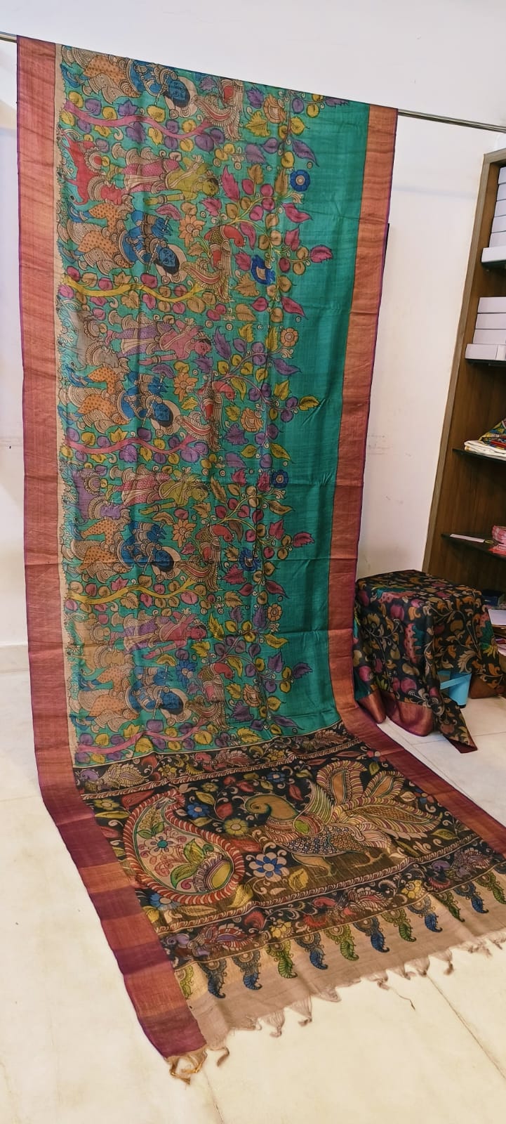 *Kalamkari on Tussar Silk*
*Pen kalamkari*
*Pure desi tusser silk and with hand painted sarees* 
*Length: 6.5 mtr*
*Width 45 inch*