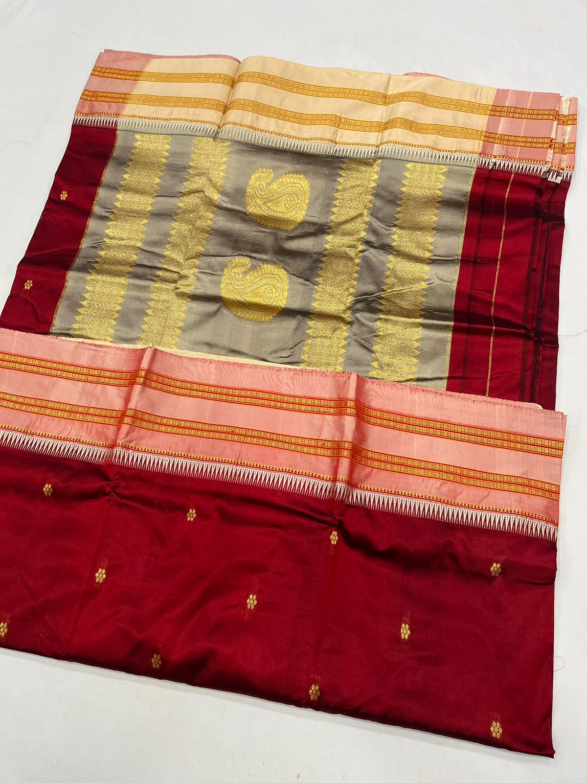 *Narayanpeth silk saree*
Running blouse 
Shoulder butti 
Pure silk
*Price: 6300/- + ship*