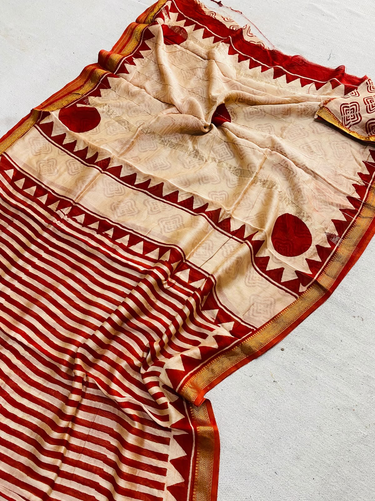 Let’s Wear #ethicallymade✅
🍁Beautifully Crafted Maheshwari Silk Saree  collection🍁
 Specially Designed in Bagru  jahota rapid dabu hand block print
100% Natural Dye
Fabric : Maheshwari Silk 
Length : 5.5 Meters
Blouse Piece : 0.90 Meter
