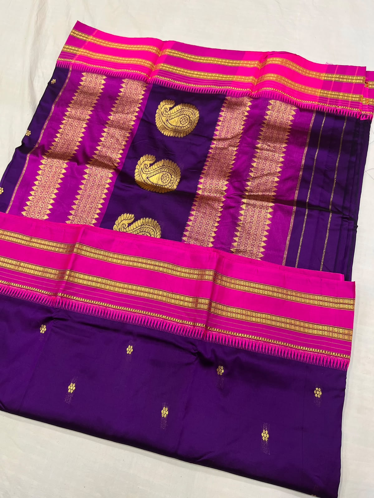 *Narayanpeth silk saree*
Running blouse 
Shoulder butti 
Pure silk
*Price: 6300/- + ship*