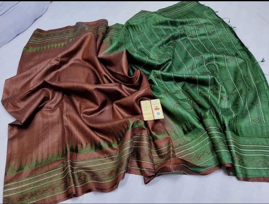 Pure tussar by  munga with beautiful temple embroidery design pallu and border silk handloom saree with blouse pc.
Available 
Best quality 
Silk mark tag 👈🏻