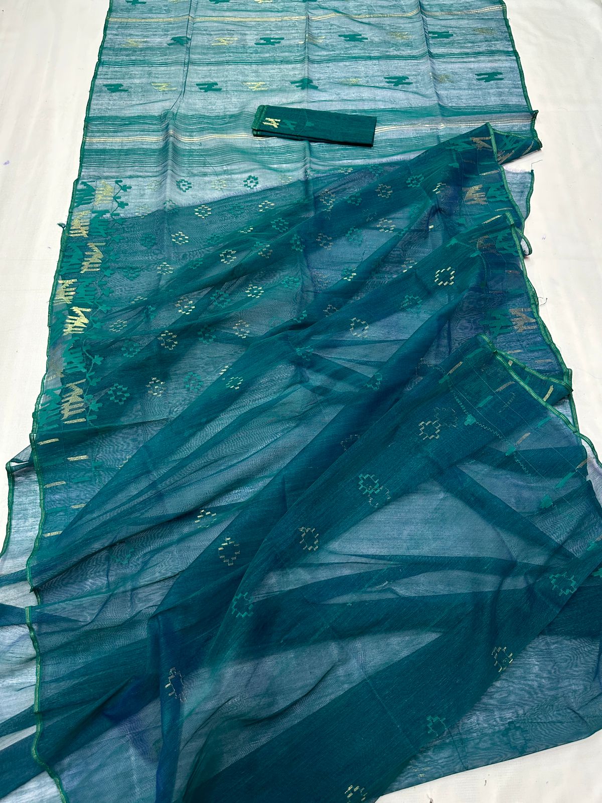 Authentic bangladesi 
half silk jamdani
With bp