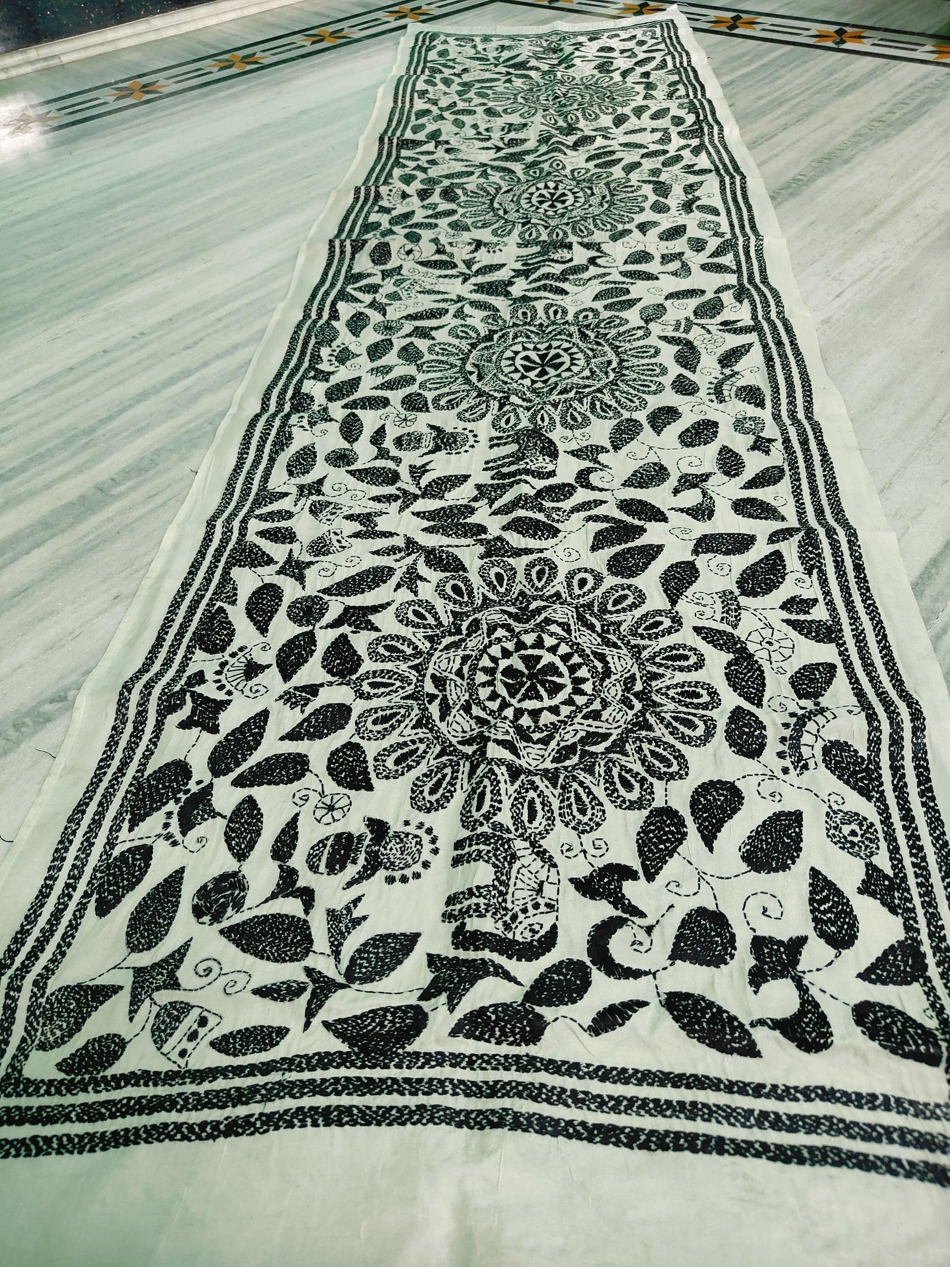 These are Tussar Slik  kantha stoles
Length 2.15/2.2 meter ( Approx)
Bohor 22' (Approx)