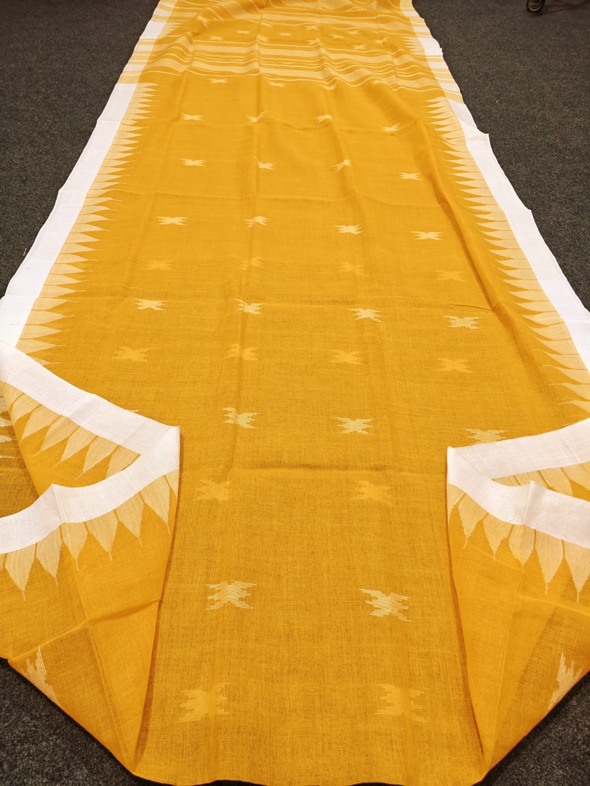 Authentic handloom 
monipuri cotton saree
With bp