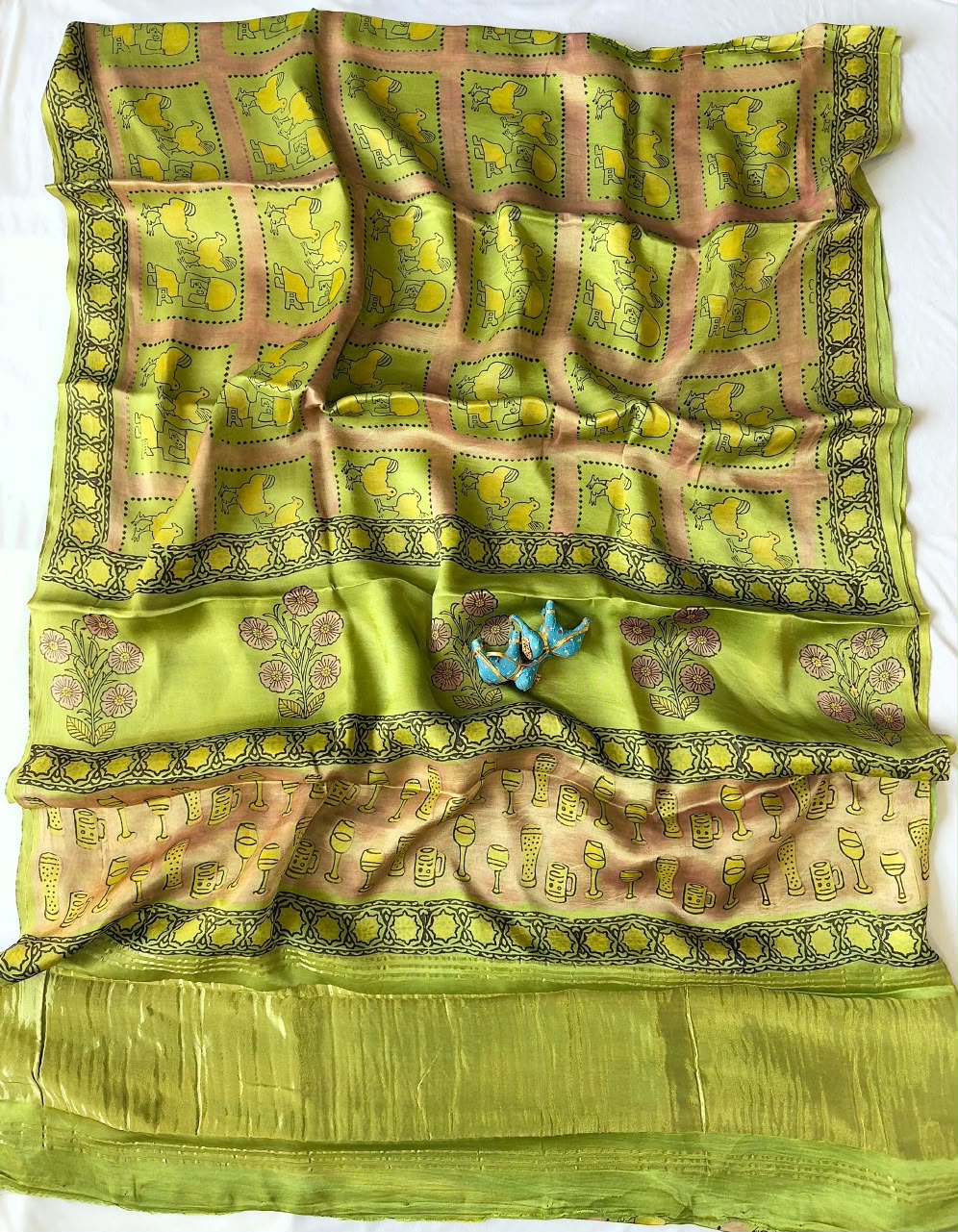 Expo quality *Pure 100% LAGDI PATTA MODAL Gajji Silk Saree*
Bagru handblock print
Ajrakh print & Rapid print 
Print detail's 
*Ayurveda Redefined Anar chilka*
*Nashpal dye Ajrakh print*
*Hand Block & dabu print*
 Use only natural 
(Pomegranate peel)
With beautiful printed blouse 
Saree length:- 6.5m with blouse 👚 
Premium quality