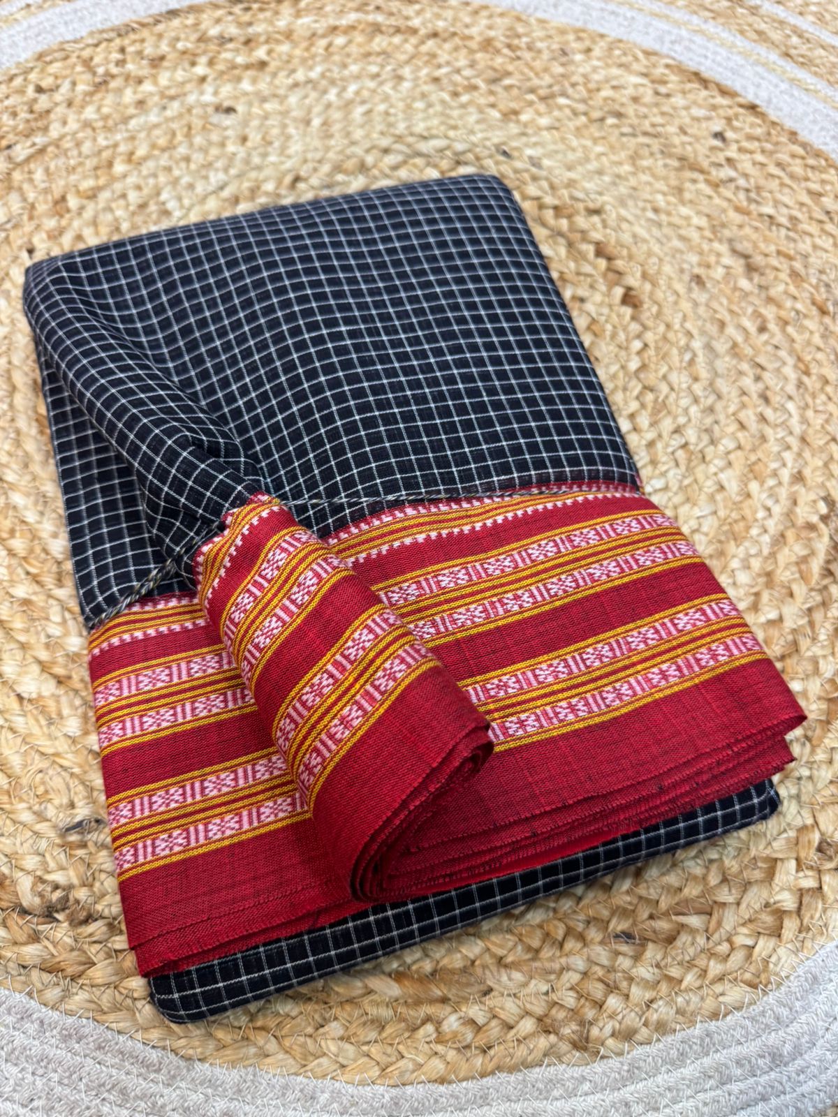 
Pure cotton handwoven *Goomi border & Gaadi border* saree With Running Blouse same as body 
With handloom tag . 