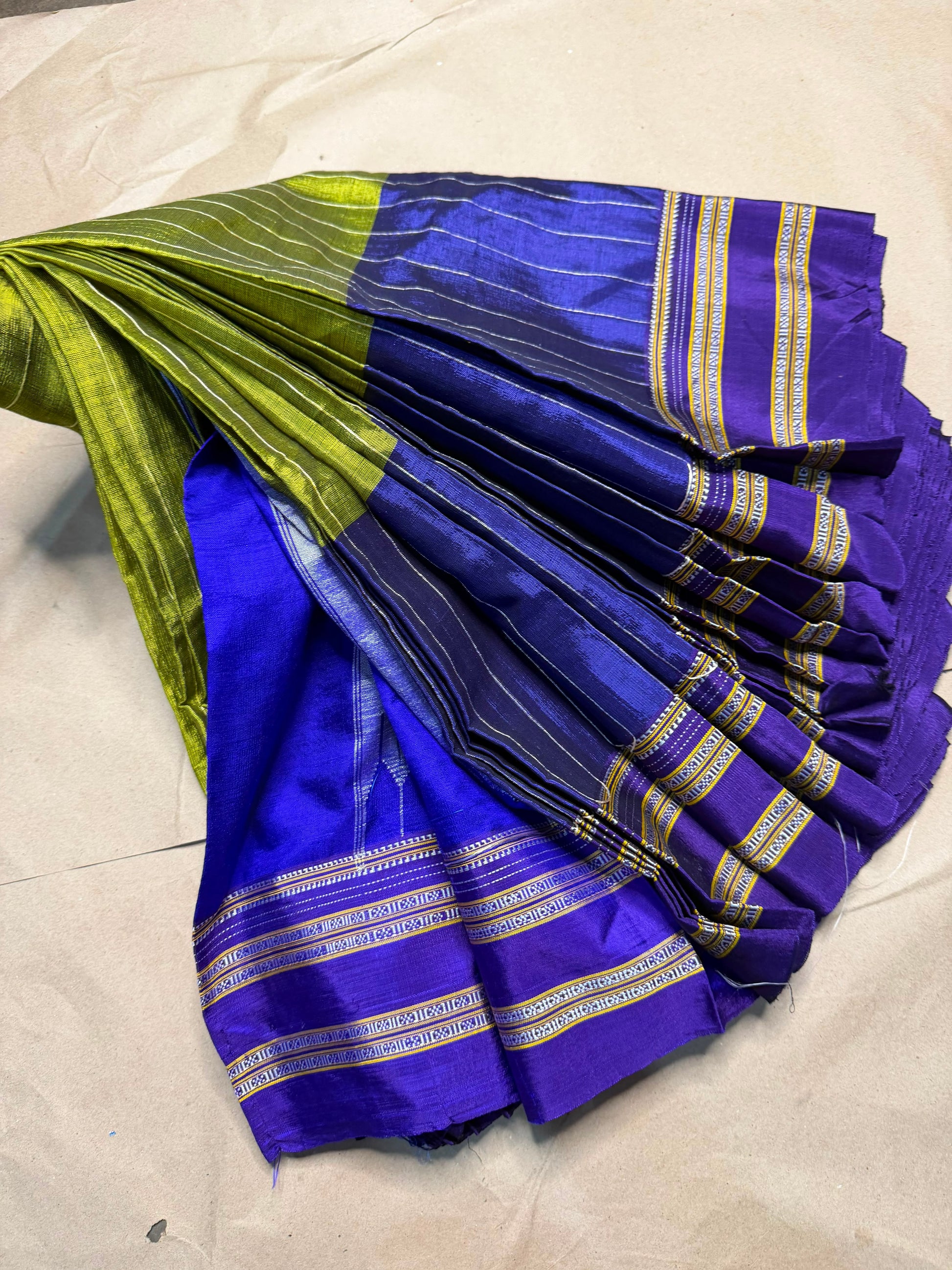 Material - viscos by cotton with Cotton By Cottan 
Border - *Gayatri And Chikki Big border 
Saree Name -ilkal special Gayatri saree
Pallu -*silk pallu*
Blouse -running
Handloom - *Hand Loom*
Saree length- 7.2