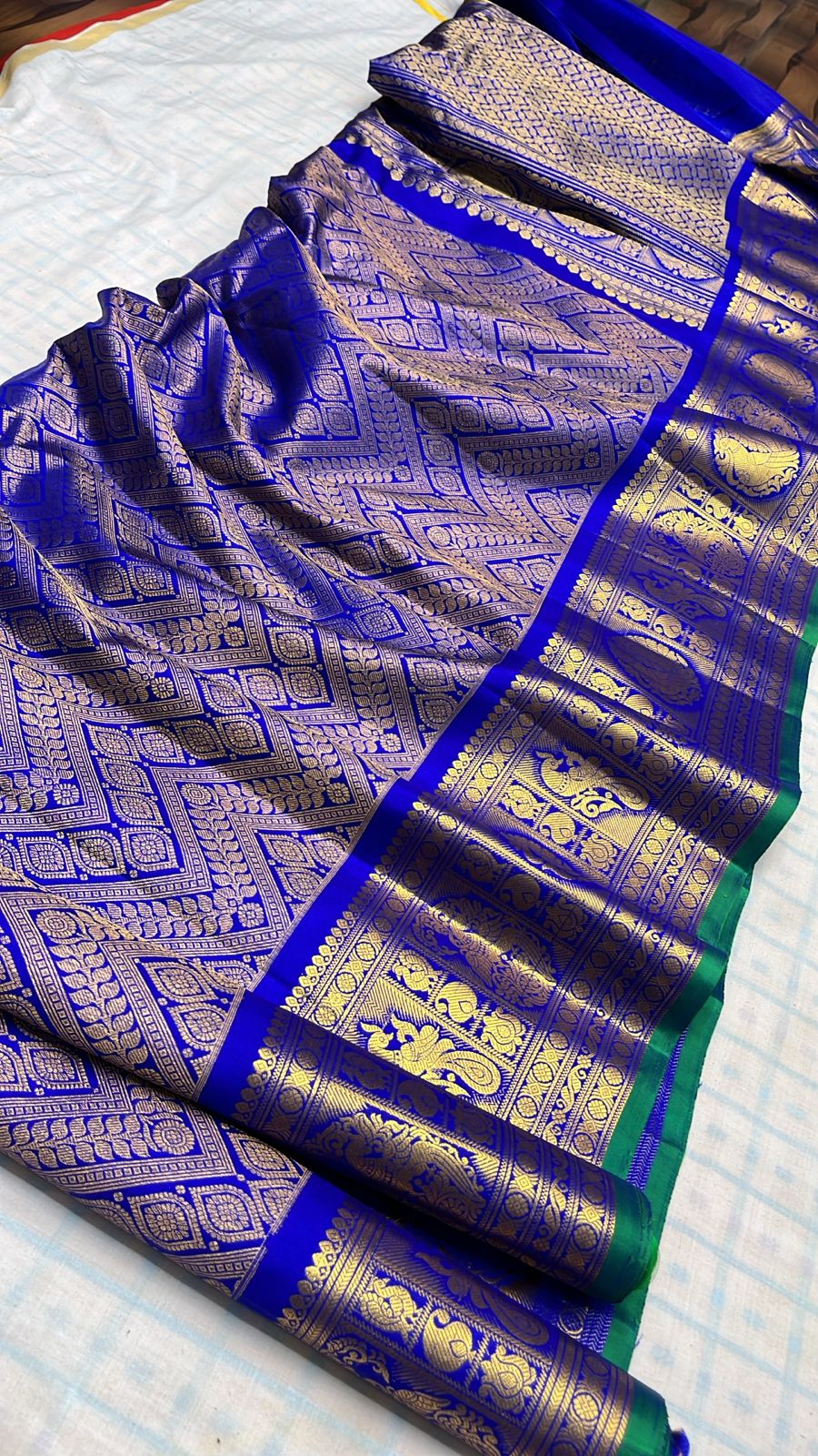 ✨✨Pure Gadwal Traditional
          Border Brocade 
          Pattu Sarees ✨✨