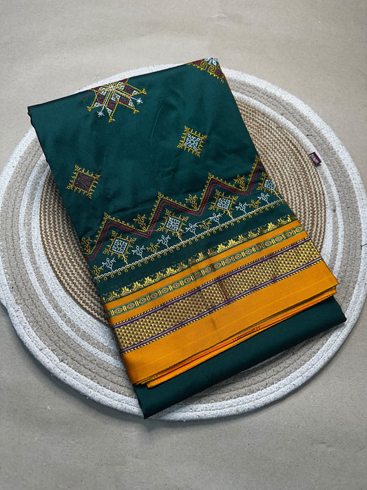 Material - shiny Maserised blended blended silk
Border - chikki paras
Saree Name -ilkal special kasuti saree
Pallu -patti pallu
Blouse -running 
Handloom -no
Saree length- 6.2