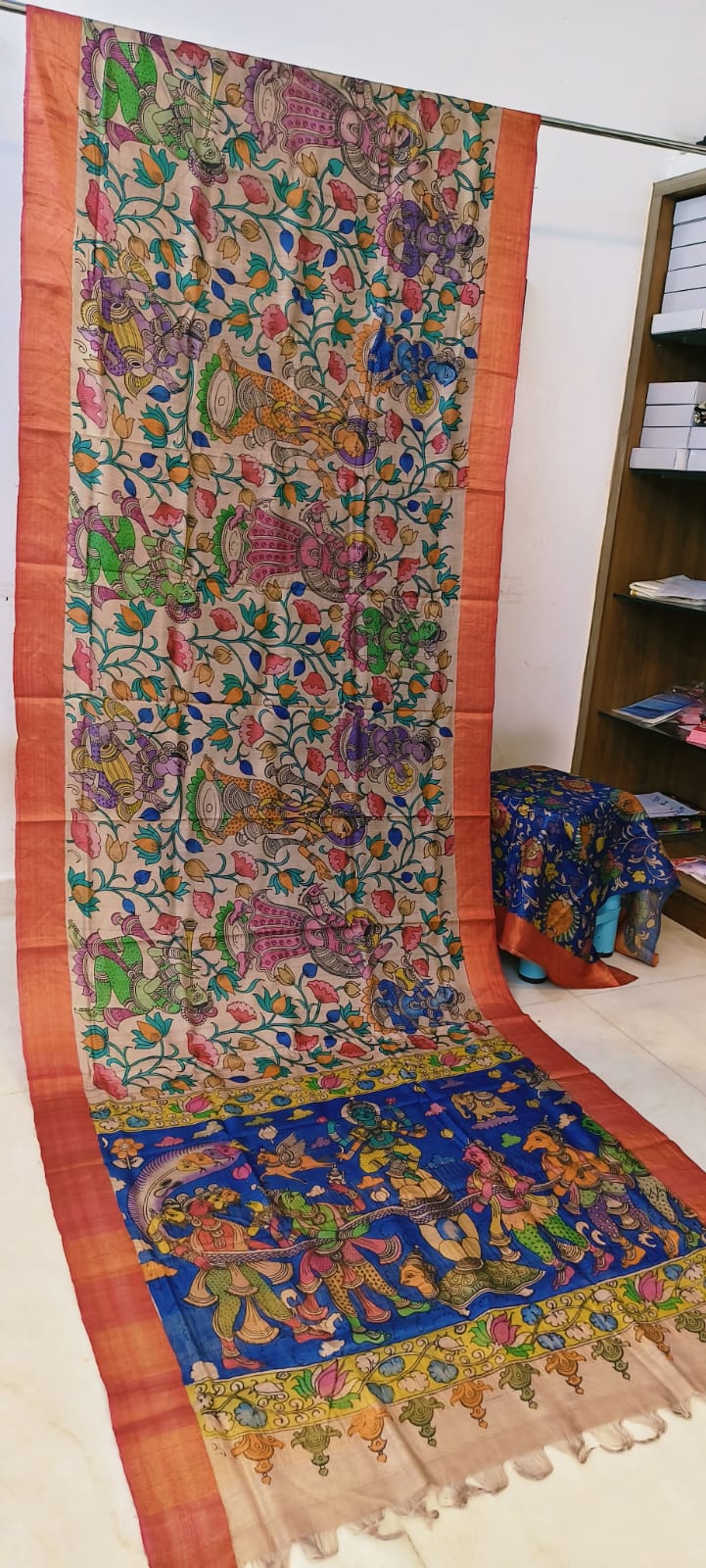 *Kalamkari on Tussar Silk*
*Pen kalamkari*
*Pure desi tusser silk and with hand painted sarees* 
*Length: 6.5 mtr*
*Width 45 inch*