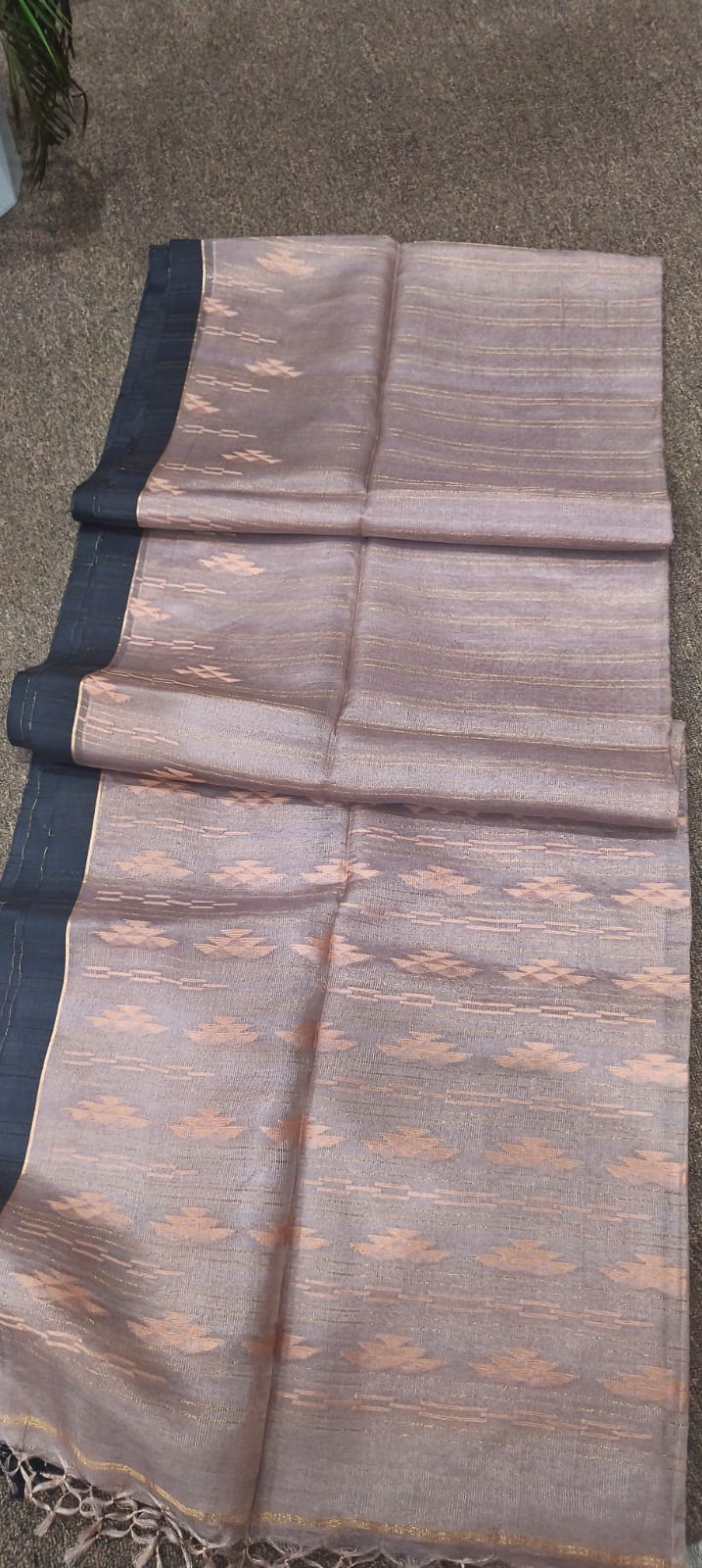 Tissu tussar jamdani
Pure gachi tussar
With bp
