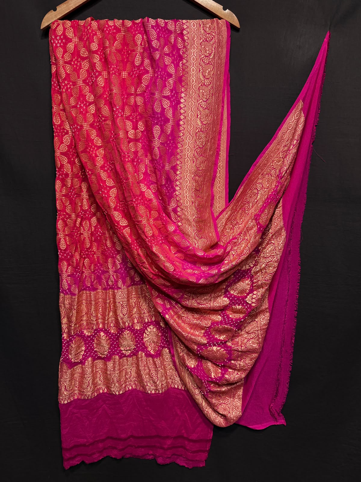 **Nim Zari Bandhej Dupatta**
- **Fabric:** handwoven Georgette
- **Design:** Beautiful Bandhej, Real Nimzari
- **Quality:** Best quality & colour 
- ** colour:** pastel & Dark
**Description:**
- **Length:** 2.50 meters, full length
- **Use:** Dress & Lehenga Choli Dupatta