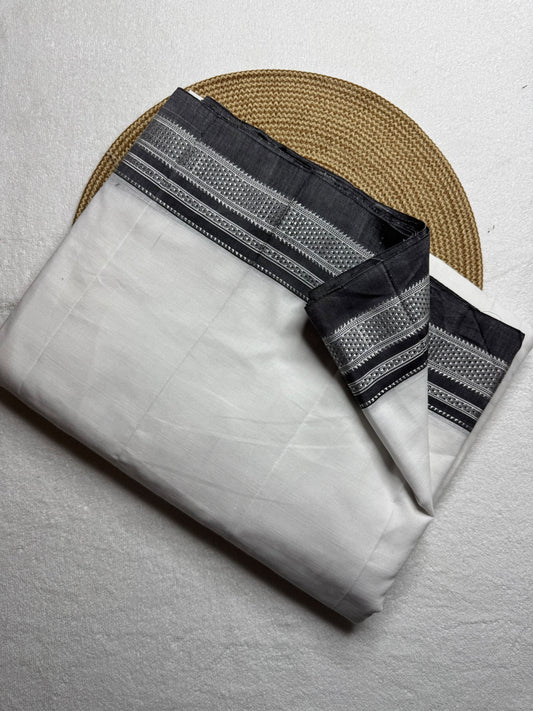 Cotton saree Chikki paras
Material - cotton by cotton 
Border - Chikki  border 
Saree Name - Ilkal cotton Chikki  sarees
Pallu - silk pallu 
Blouse -running
Handloom -yes
Saree length- 6.2
