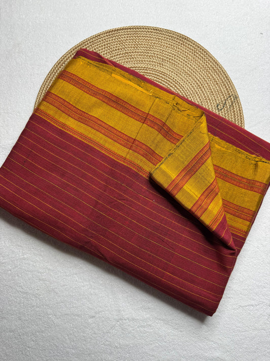 Cotton saree Chikki paras
Material - cotton by cotton 
Border - Chikki  border 
Saree Name - Ilkal cotton Chikki  sarees
Pallu - silk pallu 
Blouse -running
Handloom -yes
Saree length- 6.2
