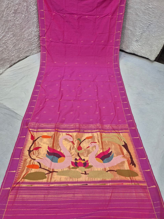 Ek muniya 
cotton handwoven
 paithanis

