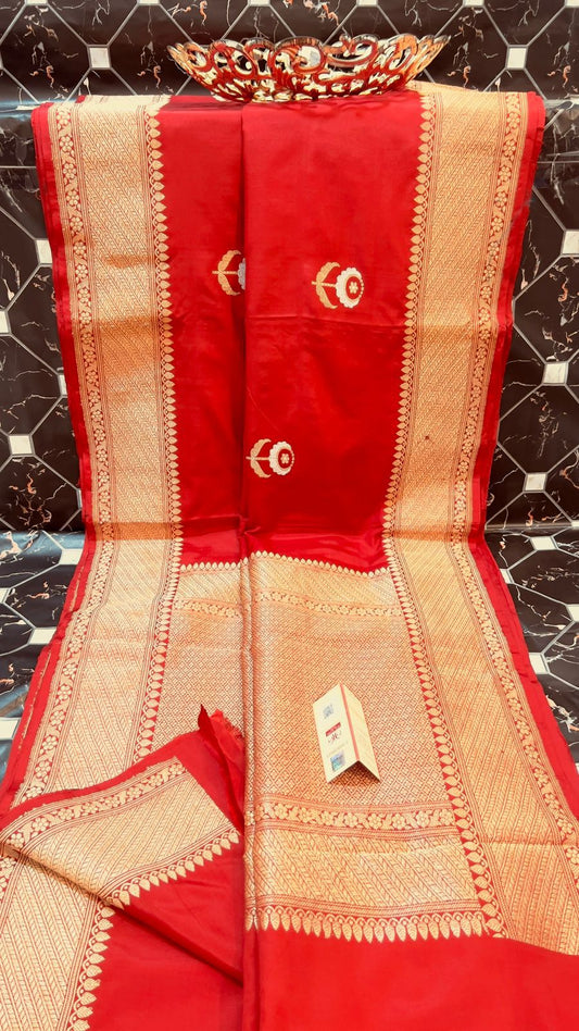 Exclusive Pure Katan Silk Handloom Saree
All-Over Alfi Boota | Kaduwa Border | Pista Zari Work
Rich Pallu | Running Blouse | Silk Mark Certified
Lightweight, Smooth & Soft