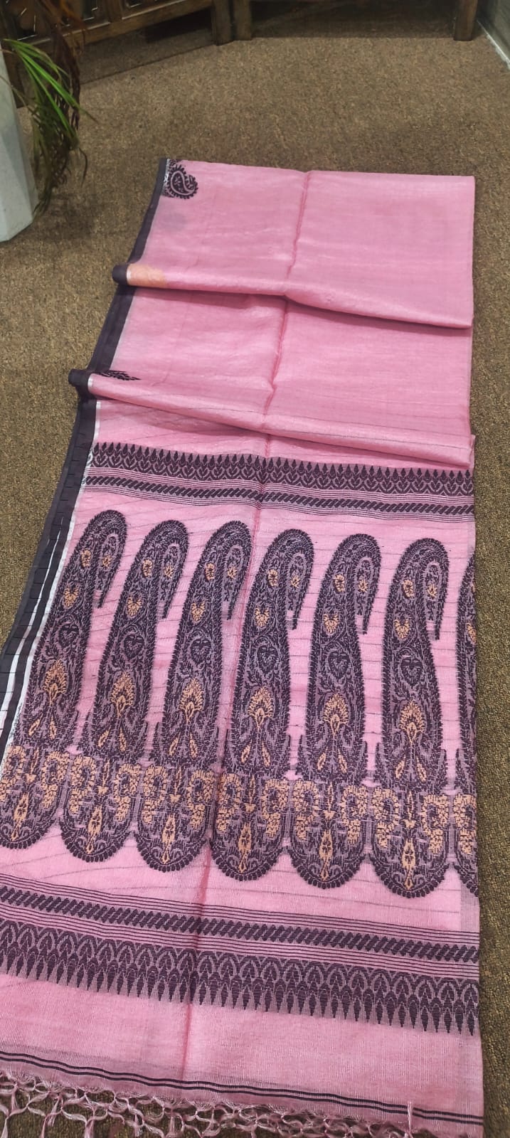 Tissu tussar jamdani
Pure gachi tussar
With bp
