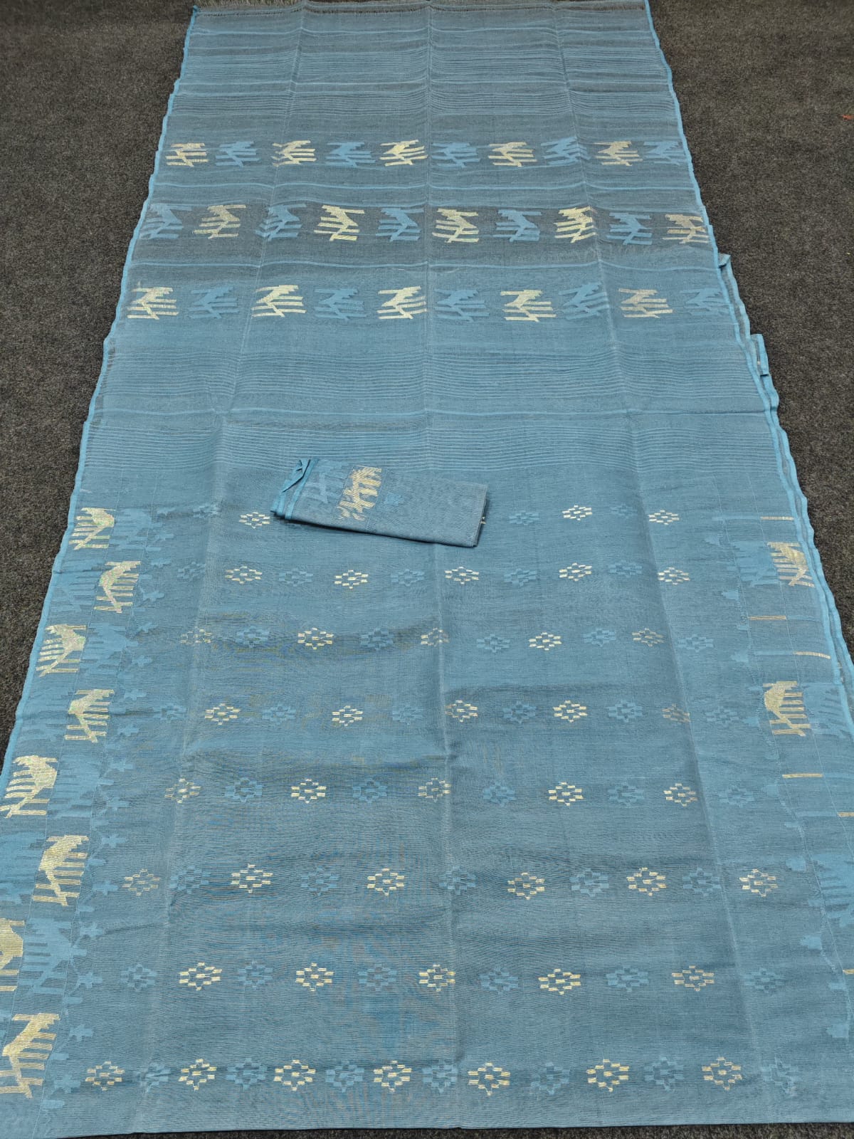 Authentic bangladesi 
half silk jamdani
With bp