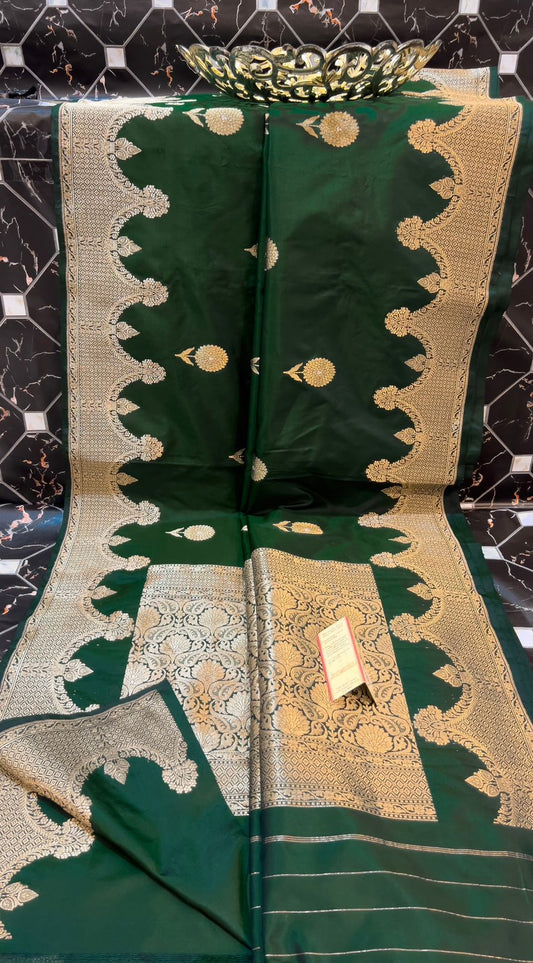 Exclusive Pure Katan Silk Handloom Saree
All-Over Alfi Boota | Kaduwa Border | Pista Zari Work
Rich Pallu | Running Blouse | Silk Mark Certified
Lightweight, Smooth & Soft
