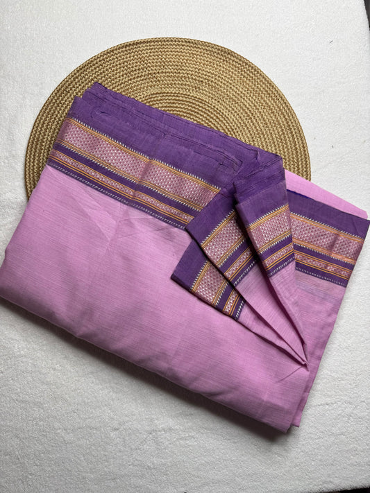 Cotton saree Chikki paras
Material - cotton by cotton 
Border - Chikki  border 
Saree Name - Ilkal cotton Chikki  sarees
Pallu - silk pallu 
Blouse -running
Handloom -yes
Saree length- 6.2
