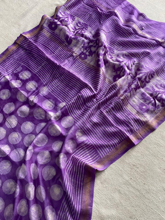 Let’s Wear #ethicallymade✅
🍁Beautifully Crafted Maheshwari Silk Saree  collection🍁
 Specially Designed in Bagru  jahota rapid dabu hand block print
100% Natural Dye
Fabric : Maheshwari Silk 
Length : 5.5 Meters
Blouse Piece : 0.90 Meter
