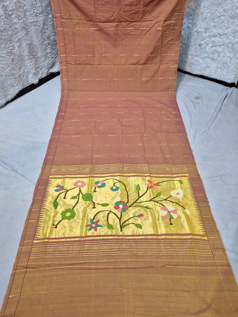 Ek muniya 
cotton handwoven
 paithanis

