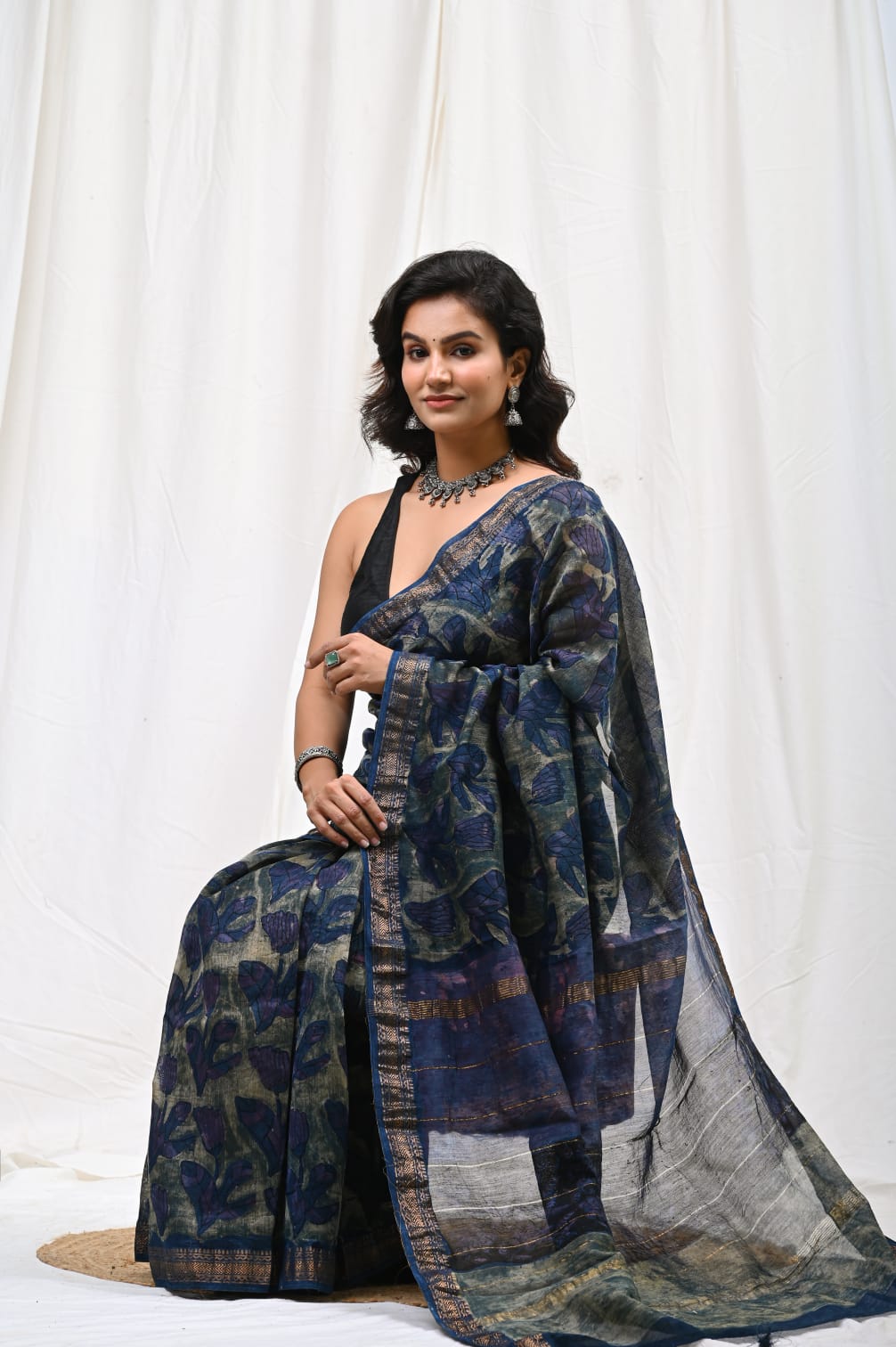 🍁new arrival🍁
Naspal pomegranate print 
👌Maheswari silk saree👌
Hand block printed Maheswari silk sarees with blouse
Size- 6.5 with blouse
Quality- silk by silk
Approx weight- 470 gram
👉Pure hand block
 