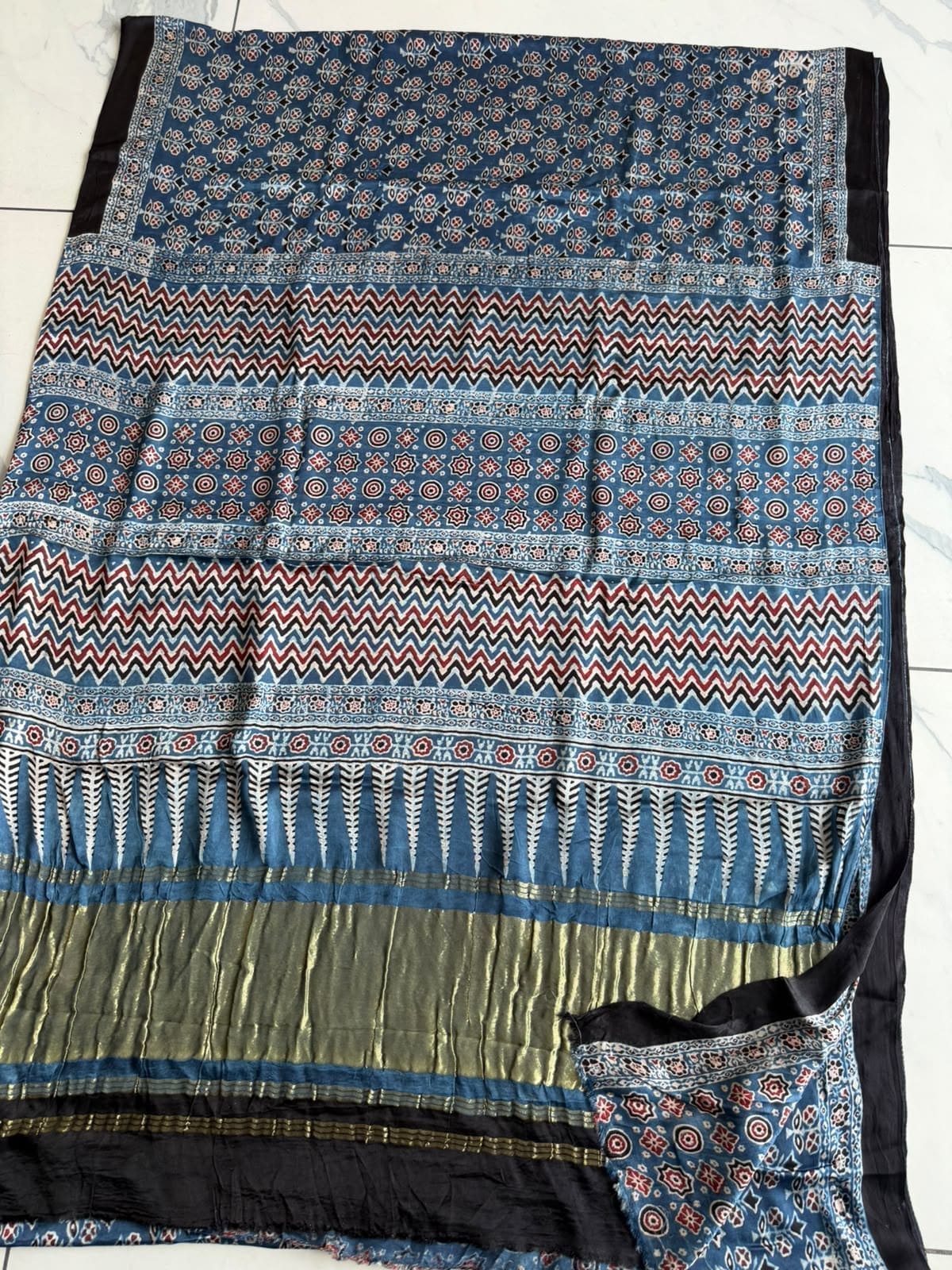 New Arrival Premium Modal Silk 2pc Suit
Top – Modal Silk (2.50 mtr)
Dupatta – Modal Silk (2.50 mtr)
Vanaspati Ajrakh
Kutch Ajrakh Elegant look | Premium Quality | Festive & Party Wear
